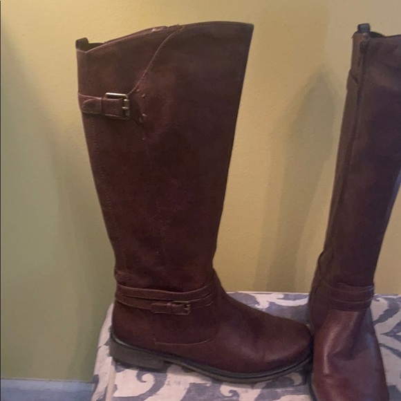 Boots - Picture 2 of 4